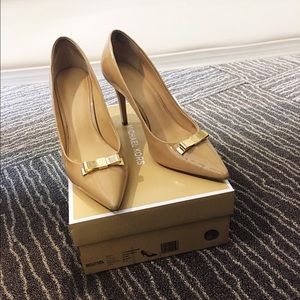 Vivienne Nude Patent Leather Pumps